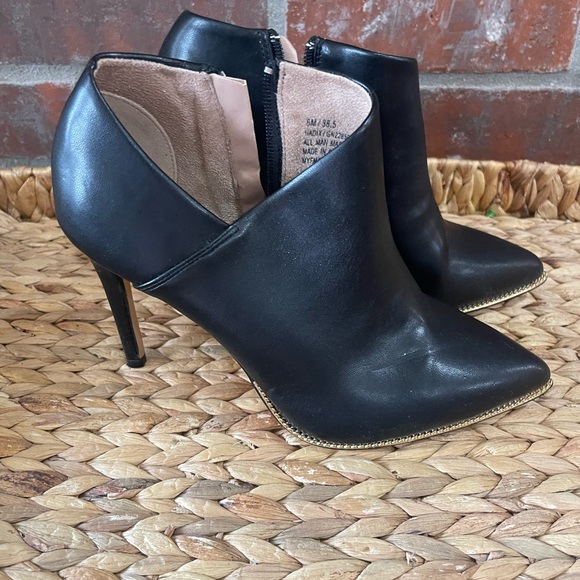 Shoes - Size 8